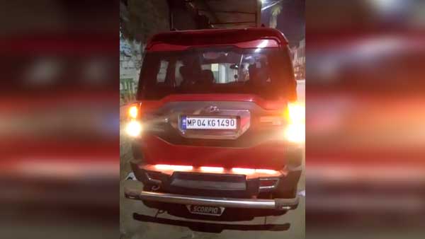 கண் அடித்து காதல் செய்யும் ஸ்கார்ப்பியோ கார்… நீங்களும் இதை விரும்பலாம்…