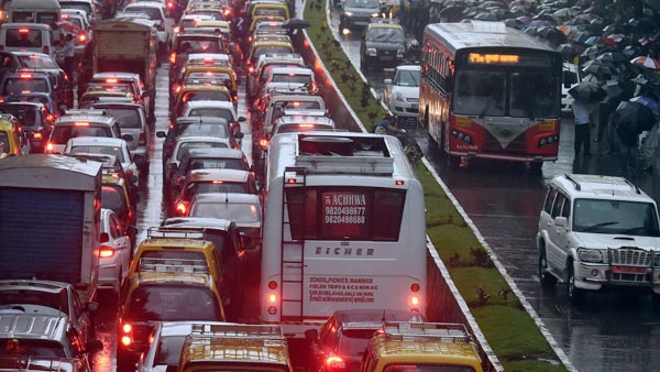 பஸ்களில் டிக்கெட் விலை உயர்விற்கு ஓலா & உபேர் போன்ற நிறுவனங்கள் தான் காரணமா? அதிர்ச்சியூட்டும் தகவல்கள்...