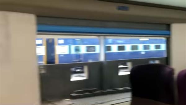 160 கிமீ வேகத்தில் செல்லும் இந்தியாவின் முதல் 'செமி' புல்லட் ரயில் அறிமுகம்!