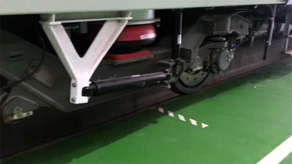 160 கிமீ வேகத்தில் செல்லும் இந்தியாவின் முதல் 'செமி' புல்லட் ரயில் அறிமுகம்!