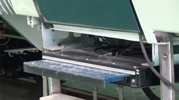 மின்னல் வேகத்தில் சீறி பாயும் “ரயில்-18” சென்னையில் தயாரிப்பு…! வைபை, சிசிடிவி என ஏராளமான வசதிகள்..! 