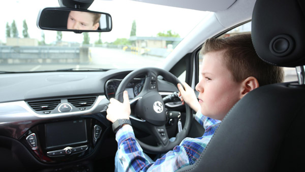 ஞர்களின் வேலை வாய்ப்பை பறிக்கும் டிரைவர்லெஸ் கார்களுக்கு அனுமதி வழங்குகிறதா மோடி அரசு?