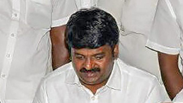 ஐகோர்ட்டாவது.. மதிக்கிறதாவது.. ஜாலியாக சுற்றி புதிய சர்ச்சையில் சிக்கிய குட்கா அமைச்சர்..