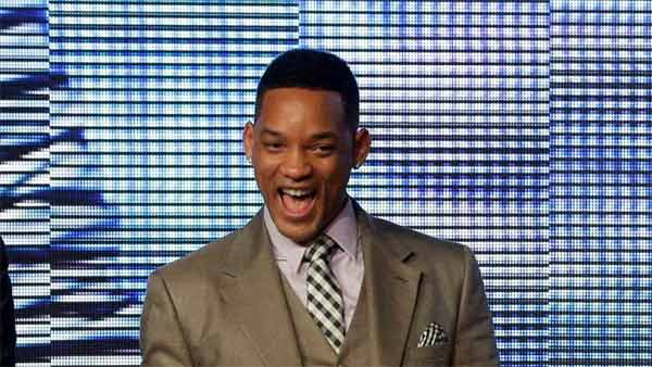 பாட்ஷா ரஜினி ஸ்டைலில் ஆட்டோ ரிக்ஸா ஓட்டிய ஹாலிவுட் சூப்பர் ஸ்டார் வில் ஸ்மித்.. வைரலாகும் வீடியோ