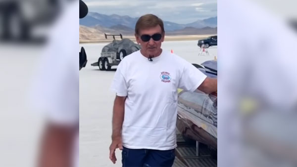 800 கி.மீ. வேகத்தில் சீறி பாய்ந்த உலகின் அதிவேகமான கார்.. அசர வைக்கும் வீடியோ..!