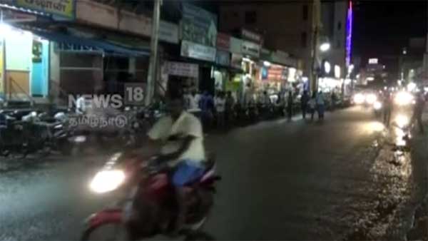 பைக்கில் இருந்து சாவியை எடுத்ததால் போலீசாரை அலற விட்ட இளைஞர்.. எங்க தலைக்கு தில்ல பாத்தியா..