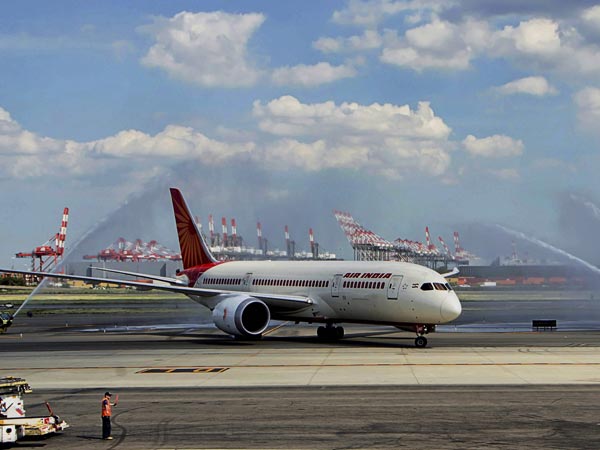 குடிபோதையில் விமானத்தை ஓட்ட முயன்ற பைலட், அதிகாரிகள் சுதாரித்தால் பெரும் விபத்து தவிர்ப்பு..!