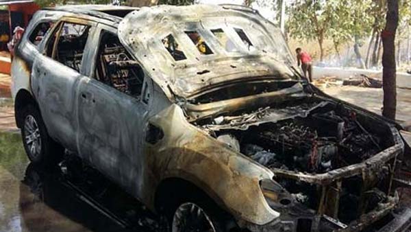 இந்த கார் உயிருக்கு உத்திரவாதம் இல்லை.. திடீரென தீப்பற்றியதால் வெளியேற முடியாமல் உயிரிழந்த தொழிலதிபர்