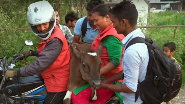 நன்றி மறந்து விடாதீர்கள்.. மோடி உதவுவார் என்ற நம்பிக்கையுடன் காத்து கிடக்கும் நேபாள முதியவர்..