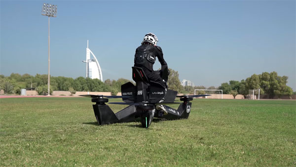 பறக்கும் பைக்கில் கெத்தாக உலா வரும் துபாய் போலீசார்... ஏக்க பெருமூச்சு விடும் நம்ம ஊரு காக்கிகள்...