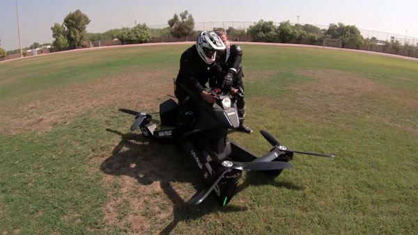 பறக்கும் பைக்கில் கெத்தாக உலா வரும் துபாய் போலீசார்... ஏக்க பெருமூச்சு விடும் நம்ம ஊரு காக்கிகள்...