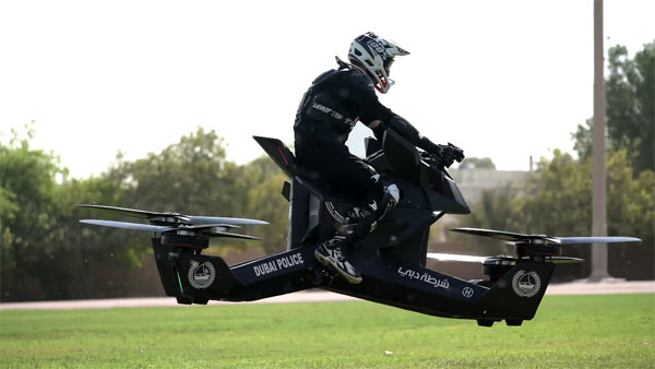 பறக்கும் பைக்கில் கெத்தாக உலா வரும் துபாய் போலீசார்... ஏக்க பெருமூச்சு விடும் நம்ம ஊரு காக்கிகள்...