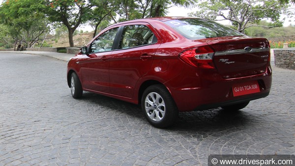 காருக்குள் அடைத்து வைத்து குழந்தையை கொல்ல முயன்ற பெற்றோர்…! உ.பி.யில் பரபரப்பாகிய கோர சம்பவம்..!