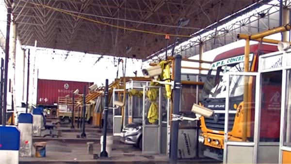 டிஜிட்டல் இந்தியாவில் கோளாறு; சுங்கசாவடி பாஸ்ட் டேக் கார்டில் இருந்த பணம் கொள்ளை 