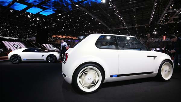 ஒரு முறை சார்ஜ் செய்தால் 200 கிமீ பயணிக்கும் எலெக்ட்ரிக் கார்... மாருதிக்கு செக் வைக்கிறது ஹோண்டா...