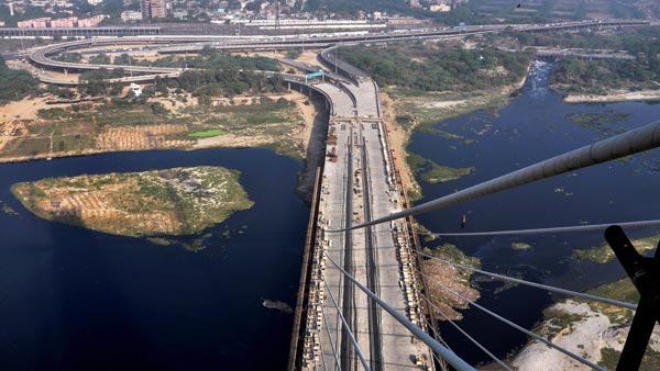 இந்திய பொறியியல் வல்லமையை பரைசாற்றும் சிக்னேச்சர் பாலம்: சுவாரஸ்யத் தகவல்கள்!