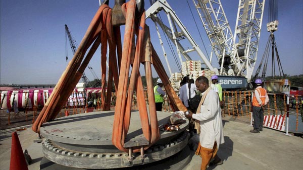 இந்திய பொறியியல் வல்லமையை பரைசாற்றும் சிக்னேச்சர் பாலம்: சுவாரஸ்யத் தகவல்கள்!