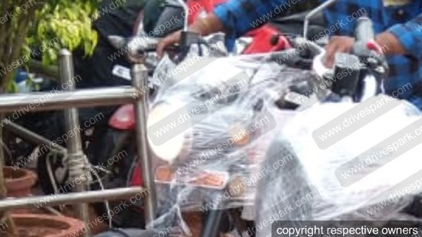 ஜாவா 350சிசி மற்றும் 300சிசி மோட்டார்சைக்கிளின் ஸ்பை படங்கள்!