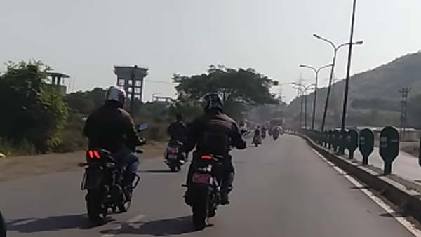 புதிய கேடிஎம் 125 ட்யூக் பைக் புனே அருகே சோதனை ஓட்டம்!