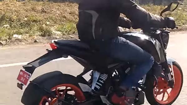 புதிய கேடிஎம் 125 ட்யூக் பைக் புனே அருகே சோதனை ஓட்டம்!