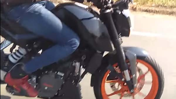 புதிய கேடிஎம் 125 ட்யூக் பைக் புனே அருகே சோதனை ஓட்டம்!