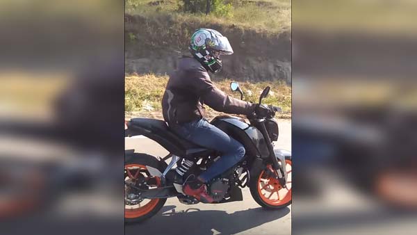 புதிய கேடிஎம் 125 ட்யூக் பைக் புனே அருகே சோதனை ஓட்டம்!