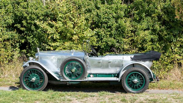 காஷ்மீரை இந்தியாவுடன் இணைத்த மன்னரின் பழமையான கார் ஏலத்திற்கு வருகிறது...