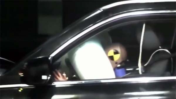 கிராஷ் டெஸ்ட்டில் 5 ஸ்டார் ரேட்டிங் பெற்ற மாடல் மஹிந்திரா அல்டுராஸ் ஜி4!