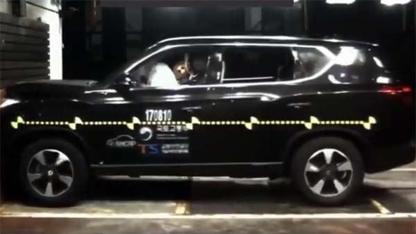 கிராஷ் டெஸ்ட்டில் 5 ஸ்டார் ரேட்டிங் பெற்ற மாடல் மஹிந்திரா அல்டுராஸ் ஜி4!