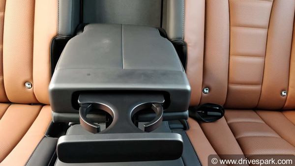 இந்தியாவே ஆவலுடன் எதிர்பார்த்த மஹிந்திரா அல்டுராஸ் ஜி4 லான்ச் ஆனது.. பார்ச்சூனருக்கு கடும் சவால்