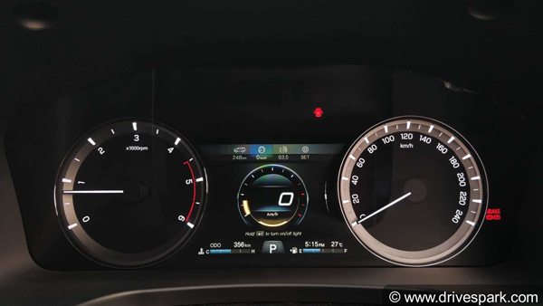 மஹிந்திரா அல்டுராஸ் ஜி4 எஸ்யூவி வெற்றி பெறுவதற்கான ஒரே வழி!