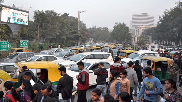 இனி இந்த தவறை செய்யும் வாகன ஓட்டிகளுக்கு 6 மாத சிறை... இலக்கு நிர்ணயித்து ஆள் பிடிக்கும் போலீசார்...