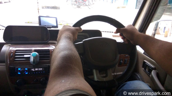 காரிலும் சென்றாலும் ஹெல்மெட் கட்டாயம்.. போலீசார் புதிய ரூல்ஸ்...