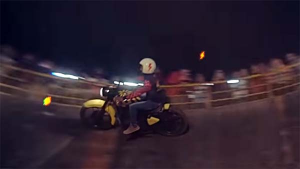 பைக்கை விற்பனை செய்ய ராயல் என்பீல்டு நிறுவனம் செய்யும் செயலை பாருங்கள்..!