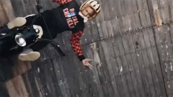 பைக்கை விற்பனை செய்ய ராயல் என்பீல்டு நிறுவனம் செய்யும் செயலை பாருங்கள்..!