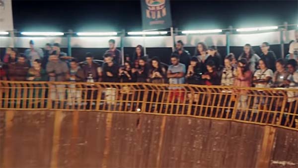 பைக்கை விற்பனை செய்ய ராயல் என்பீல்டு நிறுவனம் செய்யும் செயலை பாருங்கள்..!