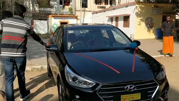 சொந்தமாக பெரிய கார்.. தந்தையின் நீண்ட நாள் கனவை 50வது பிறந்த நாளில் நிறைவேற்றிய 22 வயது மகன்