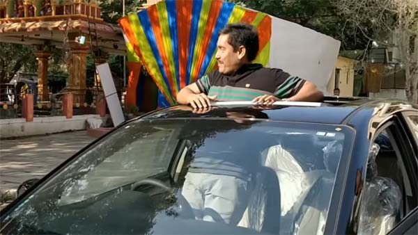 சொந்தமாக பெரிய கார்.. தந்தையின் நீண்ட நாள் கனவை 50வது பிறந்த நாளில் நிறைவேற்றிய 22 வயது மகன்