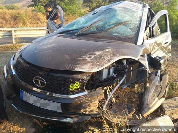 விபத்தில் சின்னாபின்னமா டாடா நெக்ஸான்... காயமின்றி வெளியேறிய பயணிகள்!