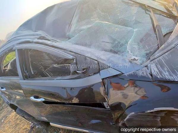 விபத்தில் சின்னாபின்னமா டாடா நெக்ஸான்... காயமின்றி வெளியேறிய பயணிகள்!