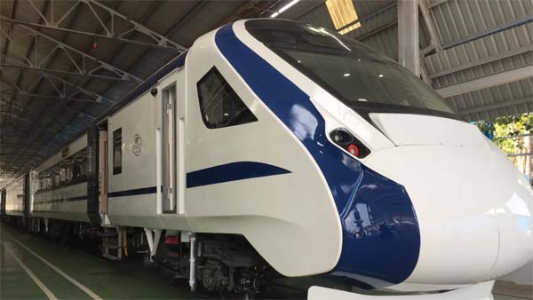 இந்தியாவிலேயே தயாரிக்கப்பட்ட புதிய அதிவேக ரயில்: நாளை முதல் சோதனை ஓட்டம்