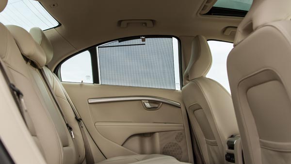 காருக்குள் அடைத்து வைத்து குழந்தையை கொல்ல முயன்ற பெற்றோர்…! உ.பி.யில் பரபரப்பாகிய கோர சம்பவம்..!