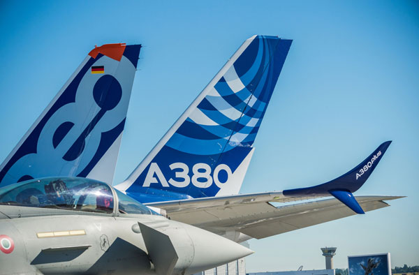 இவ்வளவு நாட்களாக விமானத்தை இயக்கியது இவர்கள்தான்... உலகை அதிர்ச்சியில் உறைய வைத்த திடுக் தகவல்...