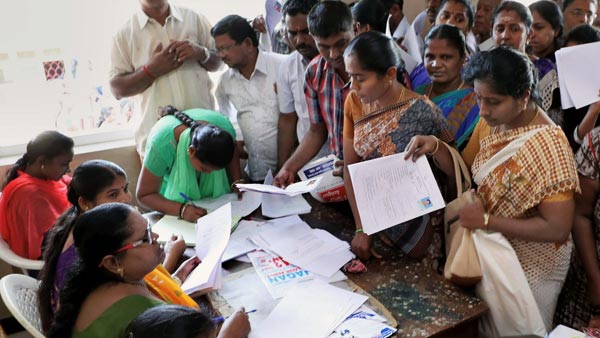 இப்படி ஒரு சிக்கலில் தமிழக அரசு எங்களை சிக்க வைத்து விட்டதே... அதிர்ச்சியில் அம்மா ஸ்கூட்டர் திட்ட பயனாளிகள்...