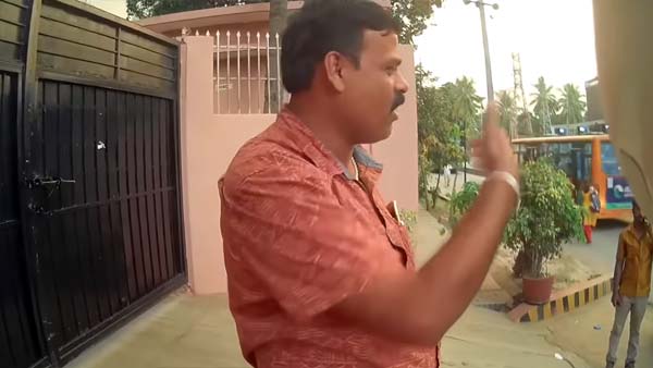 தெரிந்தே விபத்தை ஏற்படுத்த முயன்ற அரசு பஸ் டிரைவருக்கு தக்க பாடம் புகட்டிய வாலிபர்... வைரல் வீடியோ தெரிந்தே விபத்தை ஏற்படுத்த முயன்ற அரசு பஸ் டிரைவருக்கு தக்க பாடம் புகட்டிய வாலிபர்... வைரல் வீடியோ