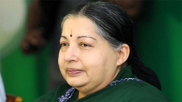 இப்படி ஒரு சிக்கலில் தமிழக அரசு எங்களை சிக்க வைத்து விட்டதே... அதிர்ச்சியில் அம்மா ஸ்கூட்டர் திட்ட பயனாளிகள்...