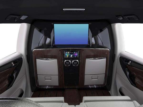 டொயோட்டா இன்னோவா க்ரிஸ்ட்டா காருக்கு அசத்தலான கஸ்டமைஸ் பேக்கேஜ்!