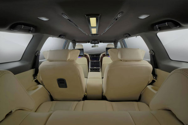 மஹிந்திரா மராஸ்ஸோ காரை வேற லெவலில் கஸ்டமைஸ் செய்த டிசி டிசைன்!