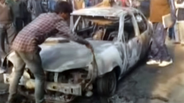 தீயில் சிக்கி இன்ஜினியர் பலி.. வெளியேற முடியாதது ஏன் என தெரிந்தால் இனி காரில் பயணிக்கவே மாட்டீர்கள்