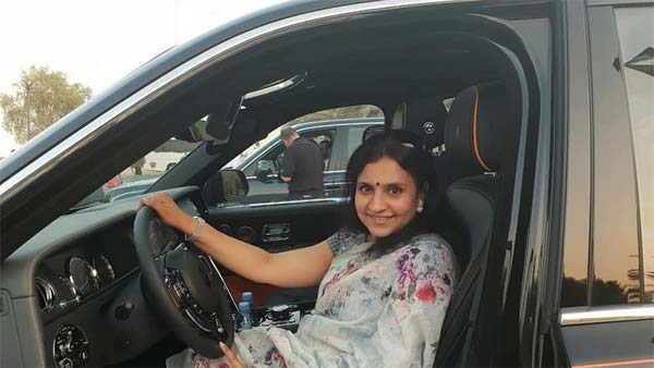 இந்த காரை வாங்கிய முதல் இந்தியர் இந்த பெண்தான்... விலையை கேட்டால் அம்பானியே அதிர்ந்து போவார்... இந்த காரை வாங்கிய முதல் இந்தியர் இந்த பெண்தான்... விலையை கேட்டால் அம்பானியே அதிர்ந்து போவார்...